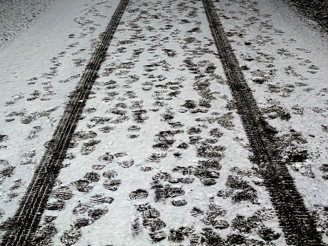 最新道路减速带的应用及其影响概述